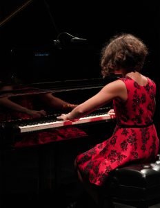 Group vs. Private Piano Lessons